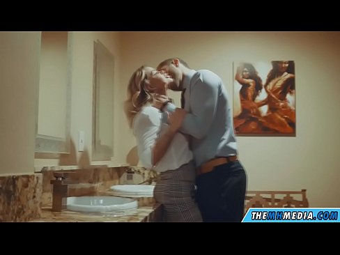 ❤️ Kad te prsata plavuša zavede u javnom toaletu ❤ Porno kod nas ☑